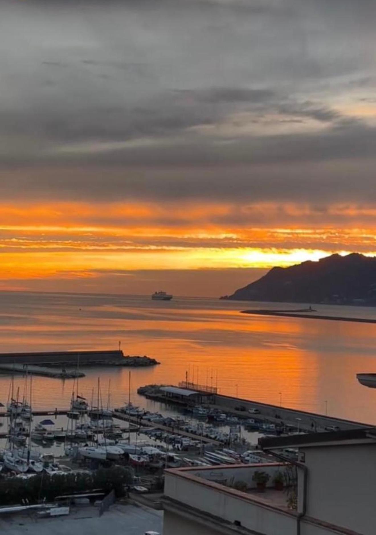 Mareluna Penthouse - Luxury Suites Salerno Esterno foto